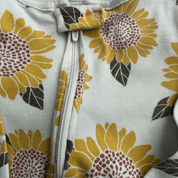 2 zipper pajamas baby girl Size 4T - Picture 2 of 5